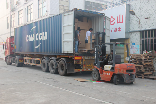近日英利印刷成功向國外出了一批貨柜！