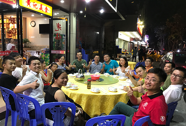 陸軍戰(zhàn)隊光明新區(qū)幫扶小組第一次在溢晟塑膠公司指導