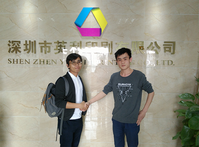 香港紙貨架客戶jun與英利印刷鄭先生合影 香港紙貨架客戶jun與英利印刷鄭先生合影